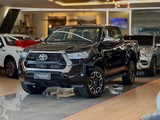 TOYOTA HILUX 2.8 D-4D TURBO DIESEL CD SRV 4X4 AUTOMÁTICO TOYOTA HILUX 2.8 D-4D TURBO DIESEL CD SRV 4X4 AUTOMÁTICO
